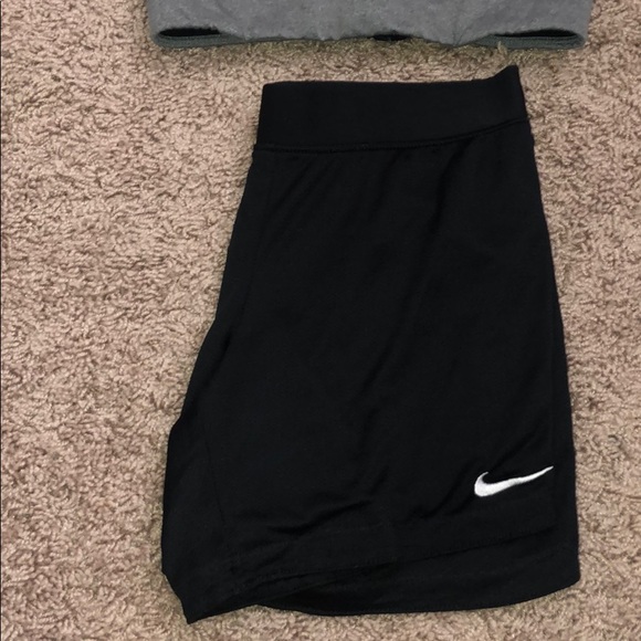 Nike Dri-Fit Sports Bra with bonus Shorts✨💟 - Picture 3 of 3